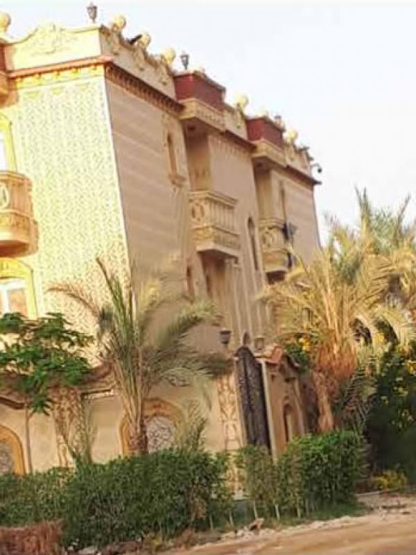 مجموعة من الفلل بمدينة العاشر من رمضان